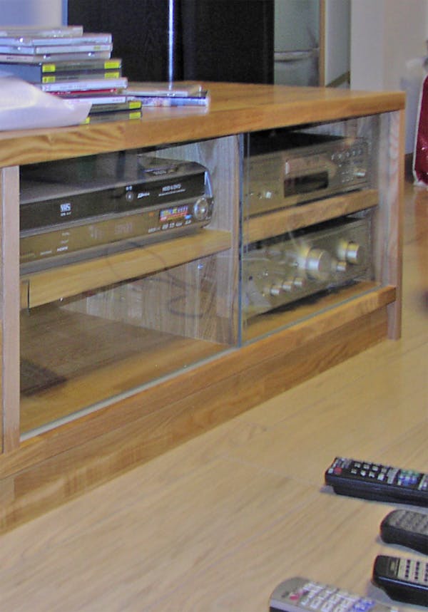 H 様 オーディオラック引き戸