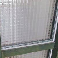 玄関の採光窓 チェッカーガラスペア