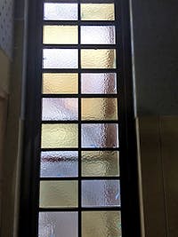 H.M様 採光用の格子窓