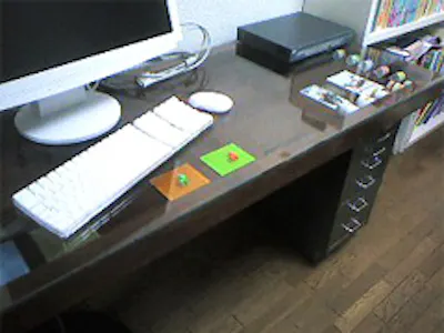 パソコンデスクのテーブルトップに強化ガラスを設置した事例 