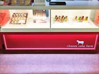 W様 菓子店ショーケースの装飾