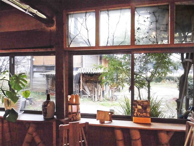 古民家レストランのポイントとして建具のガラス