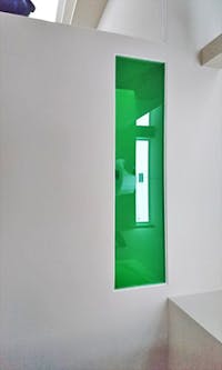 おしゃれな間仕切り壁の一部に